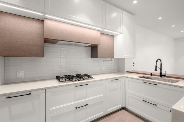 69 Walnut Street 7, Brookline, MA 02445
