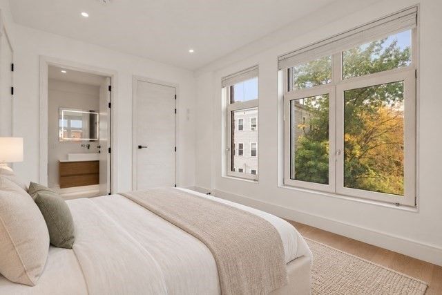 69 Walnut Street 7, Brookline, MA 02445