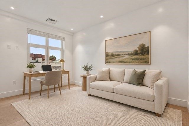 69 Walnut Street 7, Brookline, MA 02445