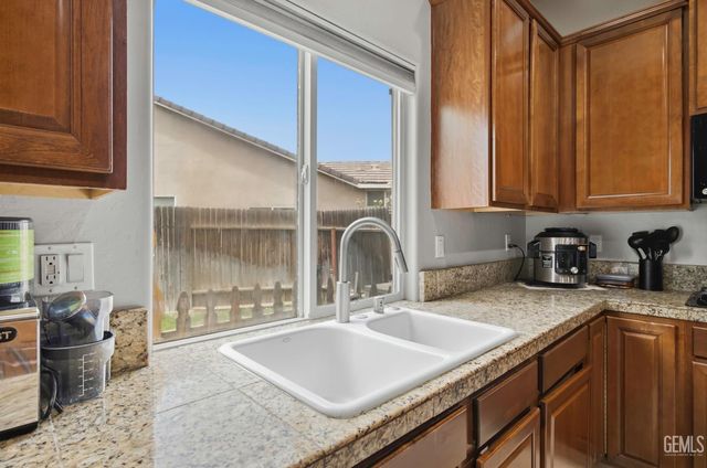 7202 Boulder Falls Court, Bakersfield, CA 93312