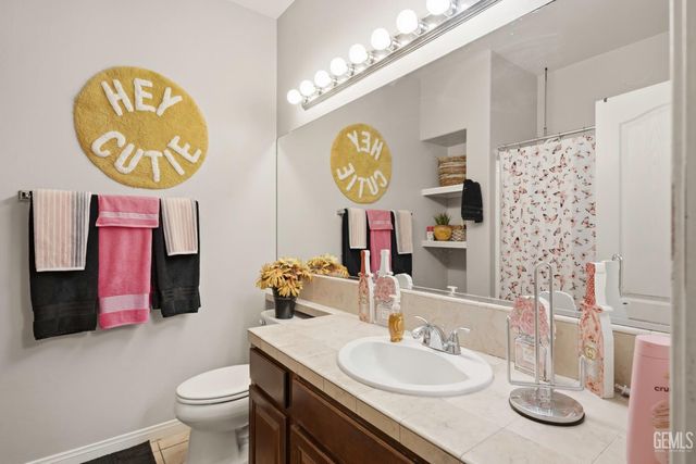 7202 Boulder Falls Court, Bakersfield, CA 93312