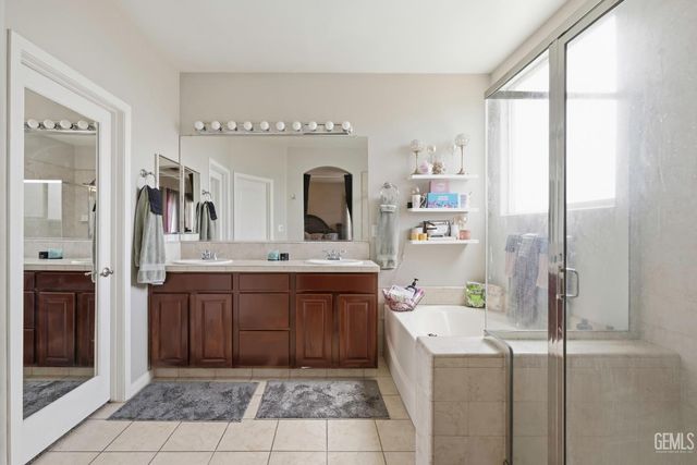7202 Boulder Falls Court, Bakersfield, CA 93312