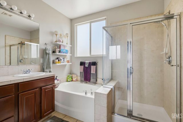 7202 Boulder Falls Court, Bakersfield, CA 93312