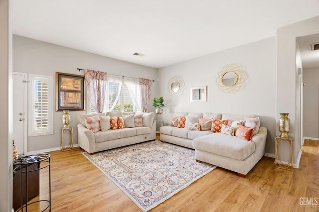 7202 Boulder Falls Court, Bakersfield, CA 93312