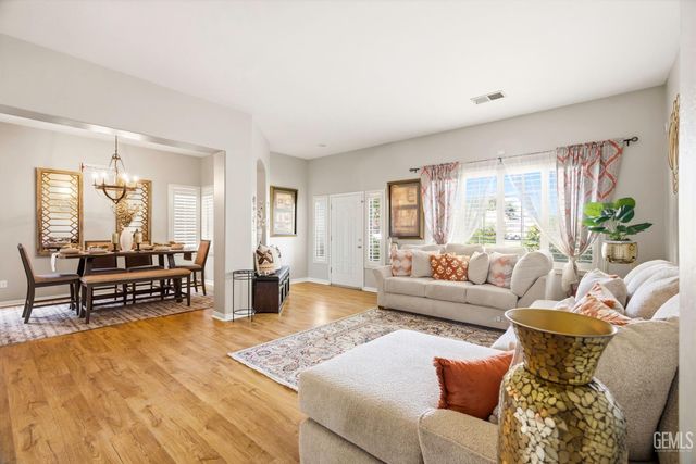 7202 Boulder Falls Court, Bakersfield, CA 93312