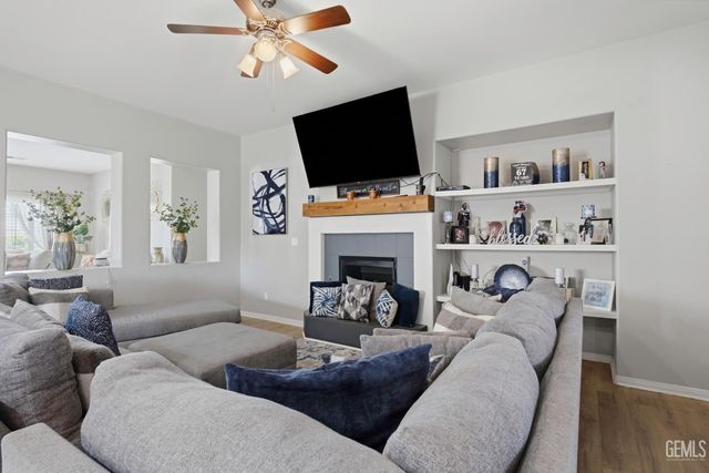 7202 Boulder Falls Court, Bakersfield, CA 93312