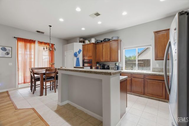7202 Boulder Falls Court, Bakersfield, CA 93312