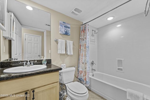 2046 Beach Boulevard, D206, Biloxi, MS 39531