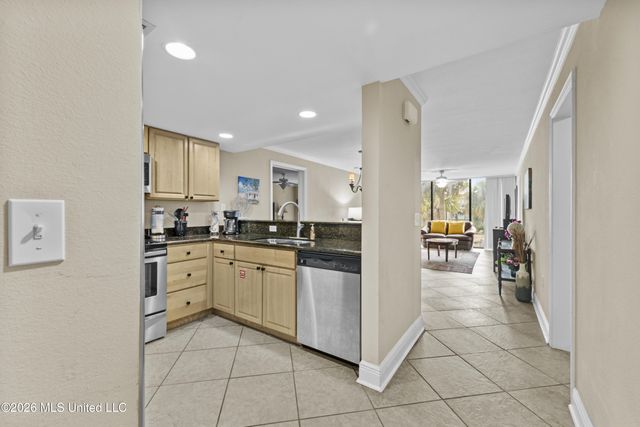 2046 Beach Boulevard, D206, Biloxi, MS 39531