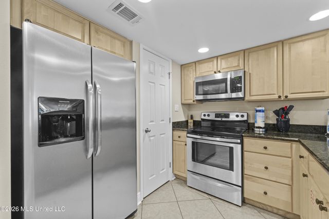 2046 Beach Boulevard, D206, Biloxi, MS 39531