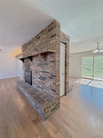 1401 Hull Valley Drive, Waynesville, MO 65583