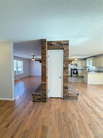 1401 Hull Valley Drive, Waynesville, MO 65583