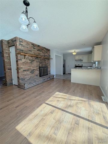 1401 Hull Valley Drive, Waynesville, MO 65583