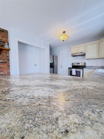 1401 Hull Valley Drive, Waynesville, MO 65583