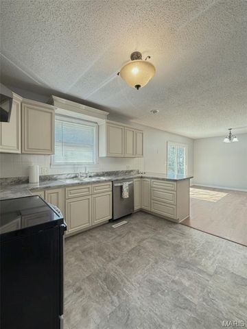 1401 Hull Valley Drive, Waynesville, MO 65583