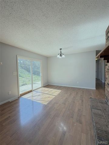 1401 Hull Valley Drive, Waynesville, MO 65583