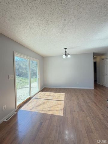 1401 Hull Valley Drive, Waynesville, MO 65583