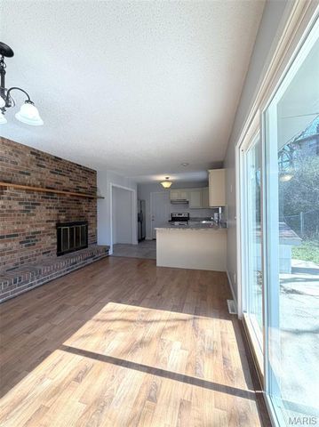 1401 Hull Valley Drive, Waynesville, MO 65583