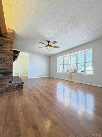 1401 Hull Valley Drive, Waynesville, MO 65583