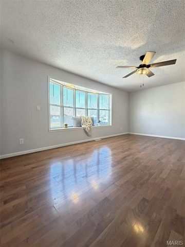 1401 Hull Valley Drive, Waynesville, MO 65583