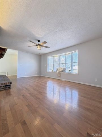 1401 Hull Valley Drive, Waynesville, MO 65583