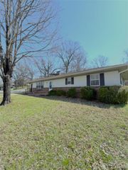 1401 Hull Valley Drive, Waynesville, MO 65583