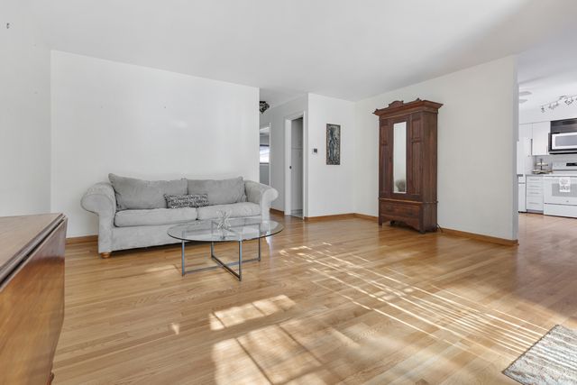 18W088 16th Street, Villa Park, IL 60181