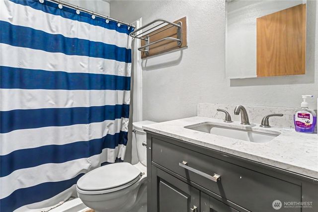 251 E Nikki Lane, Belfair, WA 98528