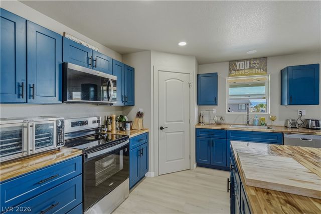 921 West Leffner Drive, Pahrump, NV 89060