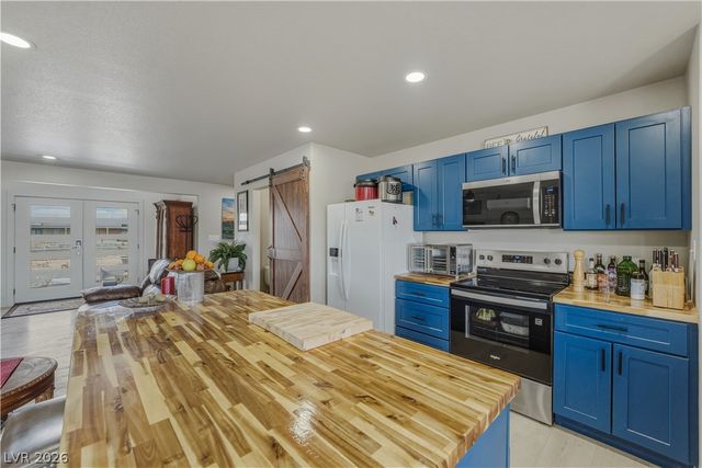 921 West Leffner Drive, Pahrump, NV 89060