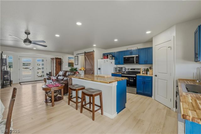 921 West Leffner Drive, Pahrump, NV 89060