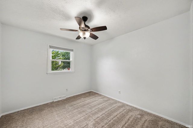 2816 Council Oak Drive, South Bend, IN 46628