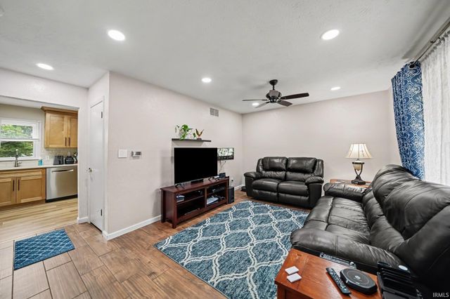 2816 Council Oak Drive, South Bend, IN 46628