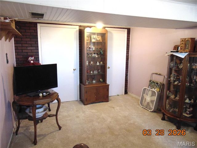 8711 7 Hills Drive, Alton, IL 62002