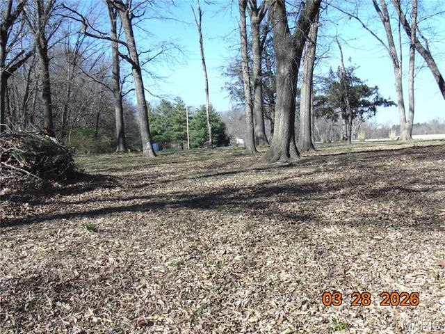 8711 7 Hills Drive, Alton, IL 62002