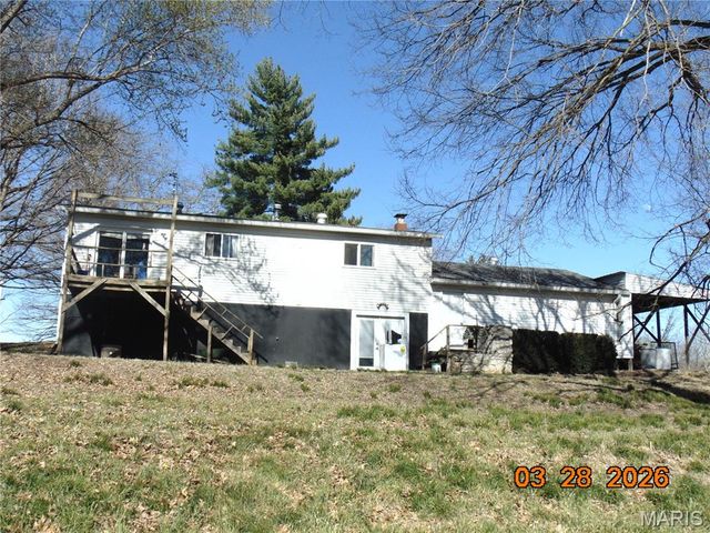 8711 7 Hills Drive, Alton, IL 62002