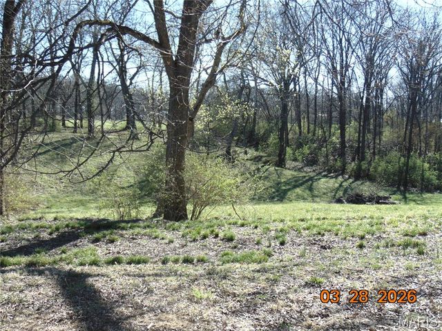 8711 7 Hills Drive, Alton, IL 62002