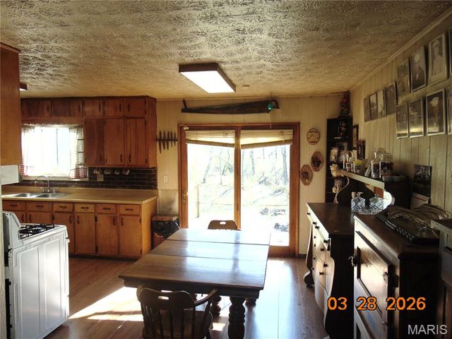 8711 7 Hills Drive, Alton, IL 62002