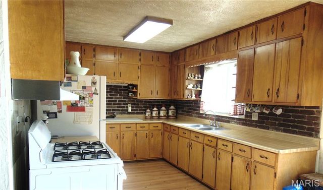 8711 7 Hills Drive, Alton, IL 62002