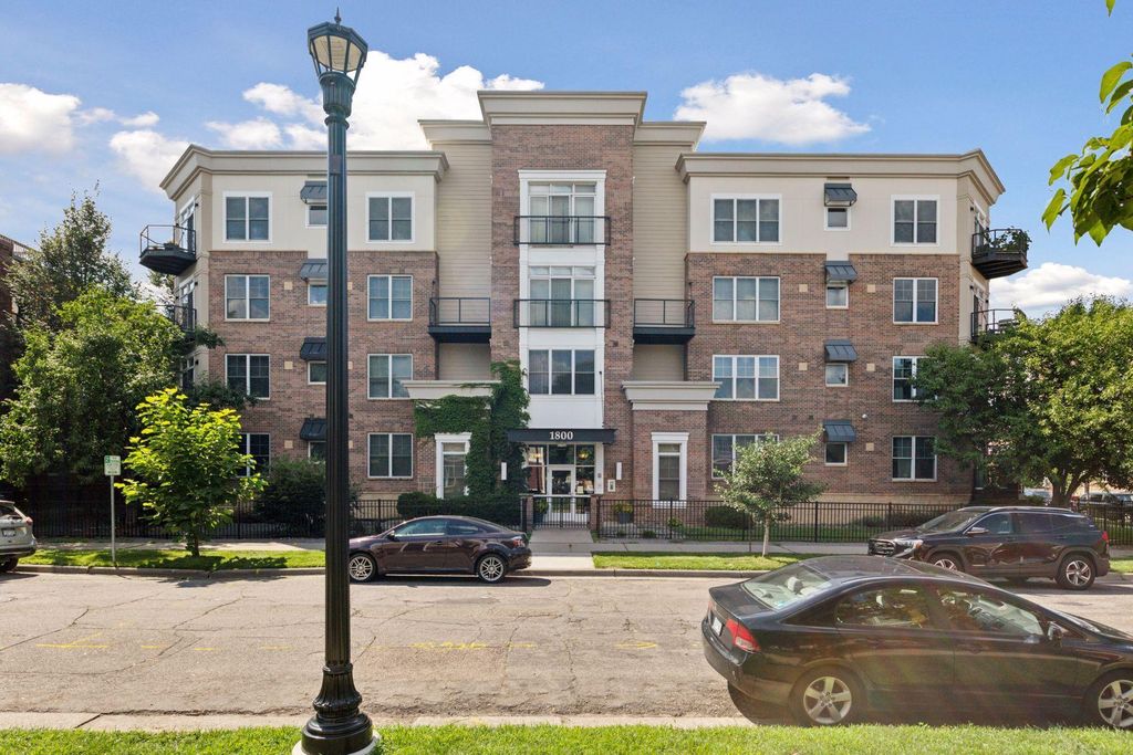 1800 Clinton Avenue 203, Minneapolis, MN 55404