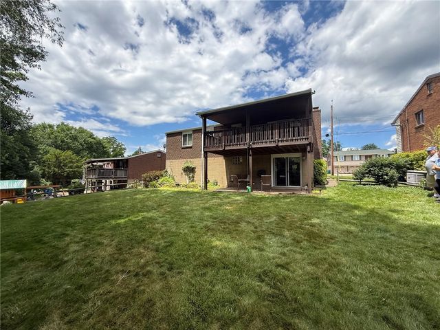 1484 Loretta Dr, Penn Hills, PA 15235