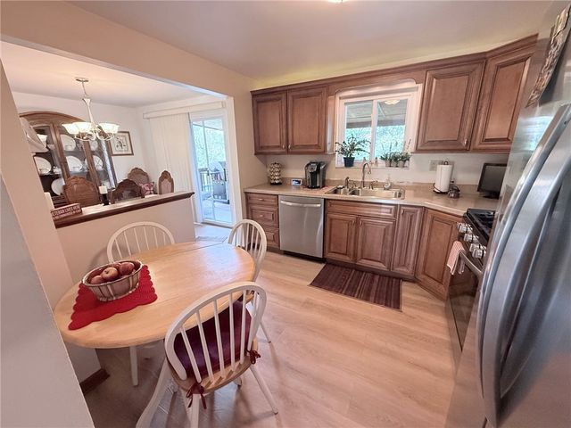 1484 Loretta Dr, Penn Hills, PA 15235