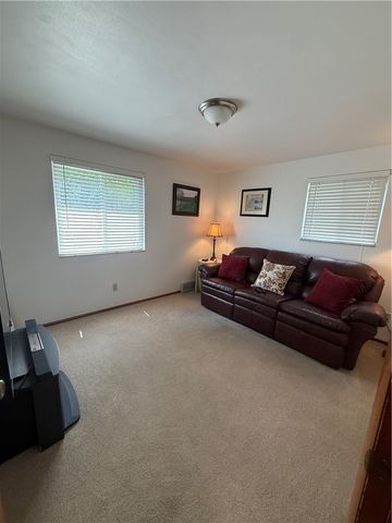 1484 Loretta Dr, Penn Hills, PA 15235