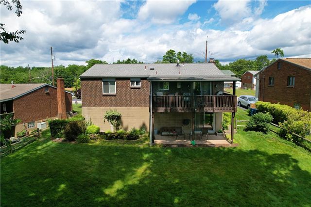 1484 Loretta Dr, Penn Hills, PA 15235