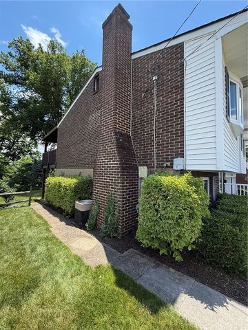 1484 Loretta Dr, Penn Hills, PA 15235
