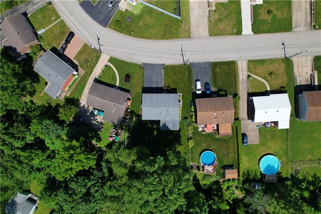 1484 Loretta Dr, Penn Hills, PA 15235