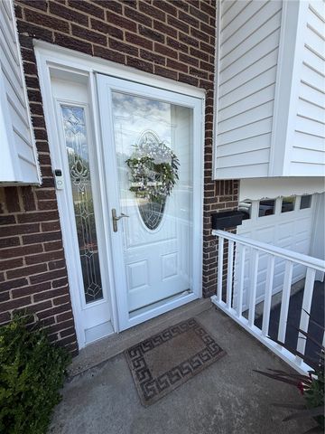 1484 Loretta Dr, Penn Hills, PA 15235