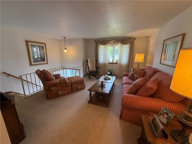 1484 Loretta Dr, Penn Hills, PA 15235