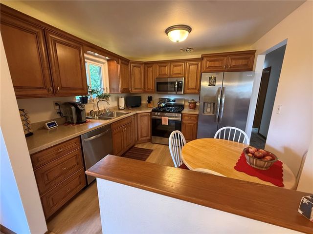 1484 Loretta Dr, Penn Hills, PA 15235