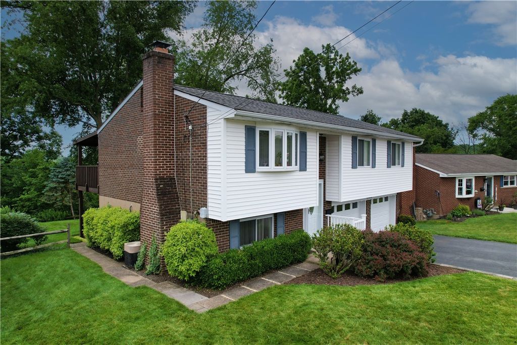 1484 Loretta Dr, Penn Hills, PA 15235